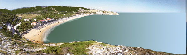 baia di Manaccora con spiaggia e mare