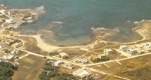 Marina Torre Santa Sabina con le  limpide acque del mare Adriatico